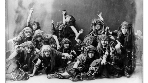 Black and white photo of the chorus of Eumenides 1885